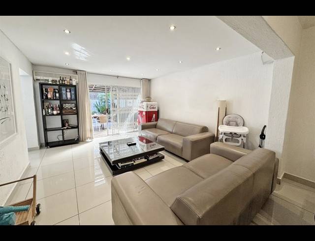 2 BEDROOM TOWNHOUSE FOR SALE IN SANDOWN